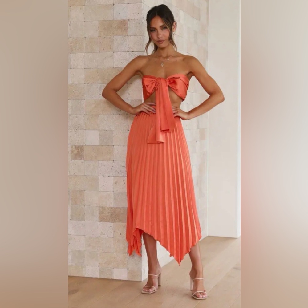 Sexy Satin Two-Piece Set w/ Strapless Bow Top & Pleated Skirt